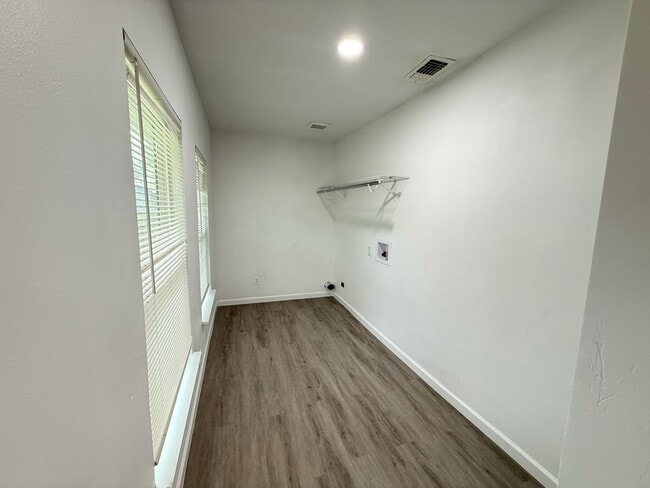 Building Photo - 319 Woodard Ave