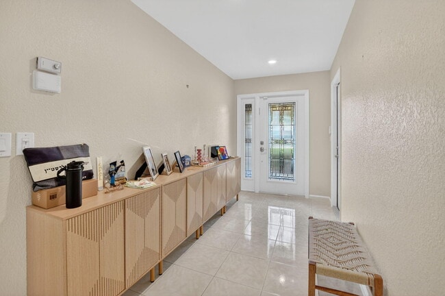 Building Photo - 10065 Camelback Ln