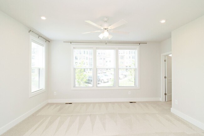 Building Photo - Pet-Friendly Brookhill Commons End-Unit Condo