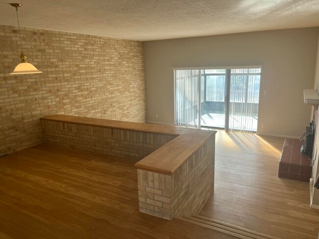 Building Photo - 4449 Walden Ln NE