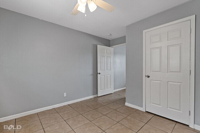 Building Photo - 1820 E Texas St