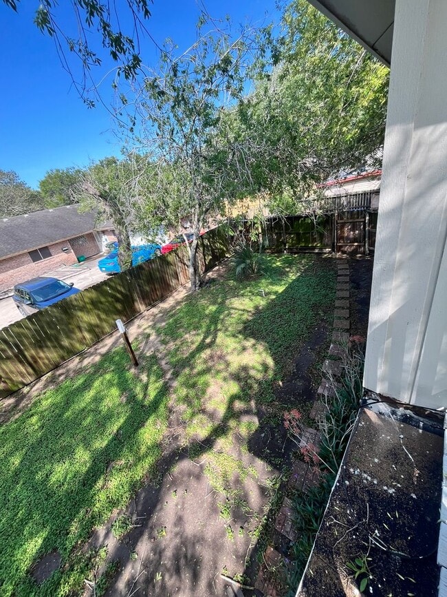 Building Photo - 4/3-Royalton Subdivision / Country Club Estates area