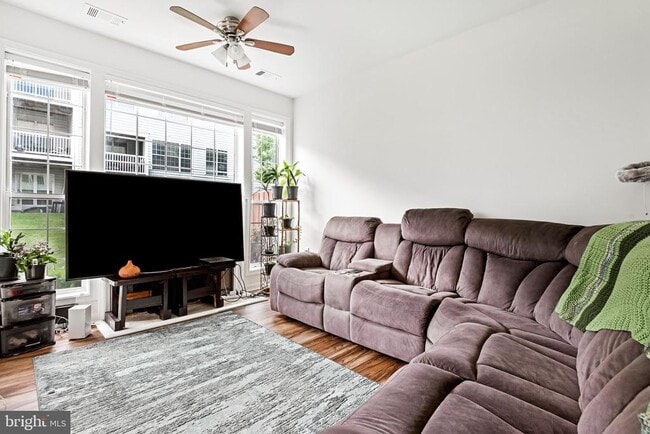 Building Photo - 8202 Catbird Cir