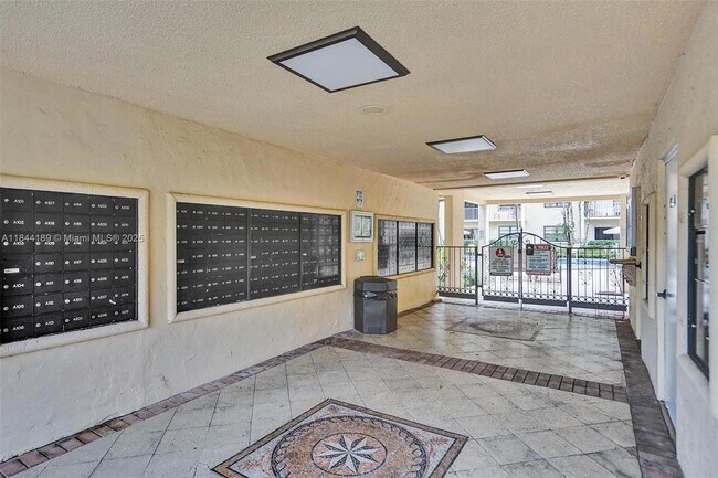 Building Photo - 9301 SW 92nd Ave