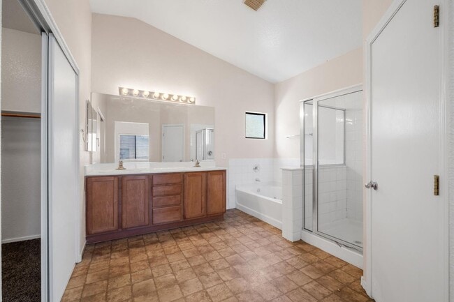 Building Photo - Nice Two Story Home with fenced yard and pet friendly owners.