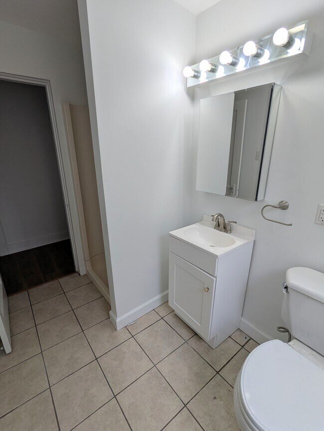 Building Photo - Win4027