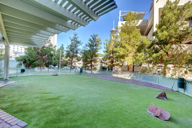 Building Photo - Turnberry Towers 2705W-City/Golf Course Views from this Stunning 1Bd/1.5Ba Residence