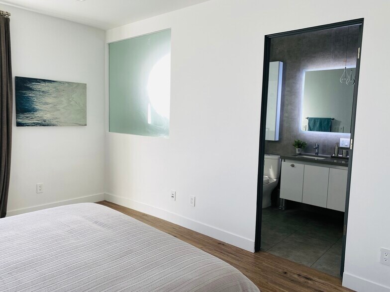 3rd Floor Main Bedroom with ensuite bathroom (with frosted non see through window and lighted mirror - 7197 Formosa Fusion Ct