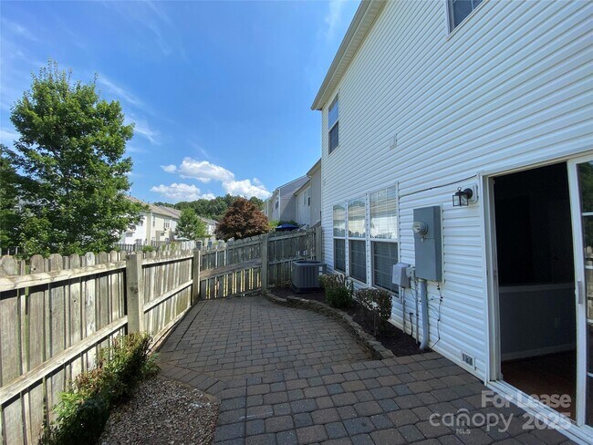Building Photo - 8807 Ormeau Dr