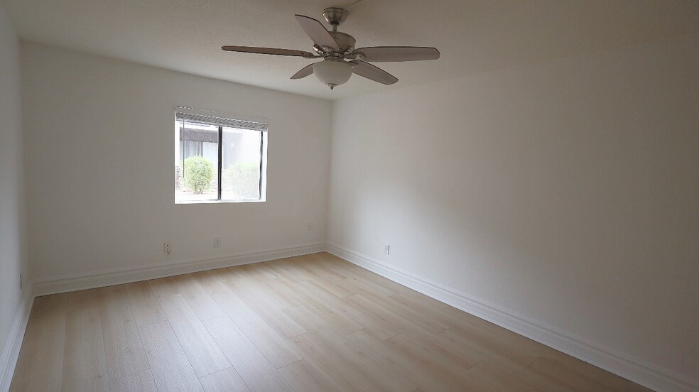 Building Photo - 3825 E Camelback Rd