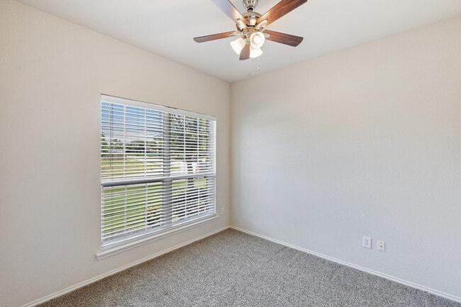 Building Photo - 2281 Fieldcrest Dr