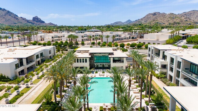 Building Photo - 6587 N Palmeraie Blvd