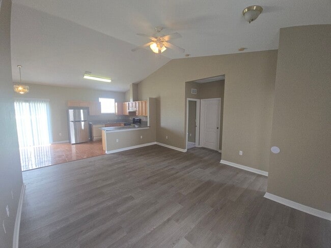 Building Photo - Remodeled 3 bed 2 bath home