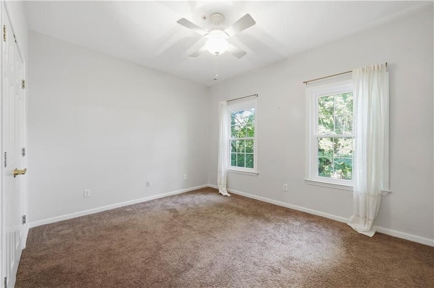 Building Photo - 424 Lindbergh Drive NE