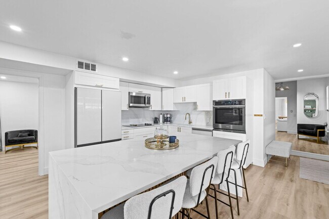 Building Photo - 715 Kaye St