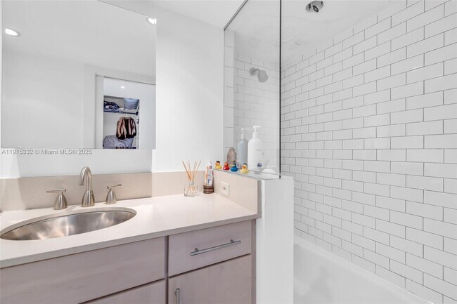 Building Photo - 11 Island Ave