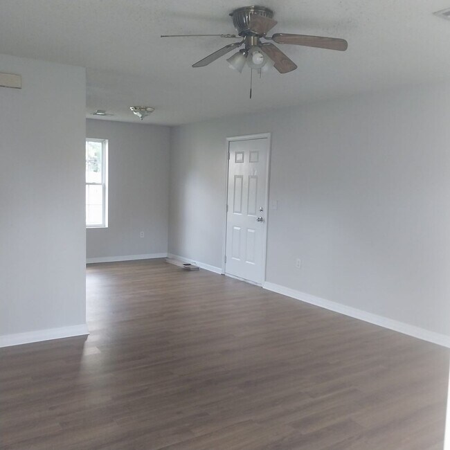Building Photo - West Academy Cottage Style Home