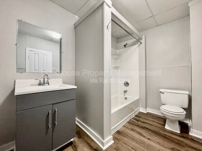 Building Photo - 1011 Quarry Ave NW