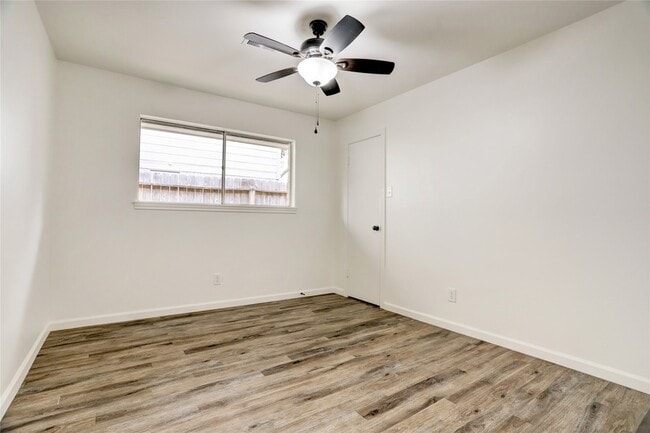 Building Photo - 14035 Myrtlea Dr