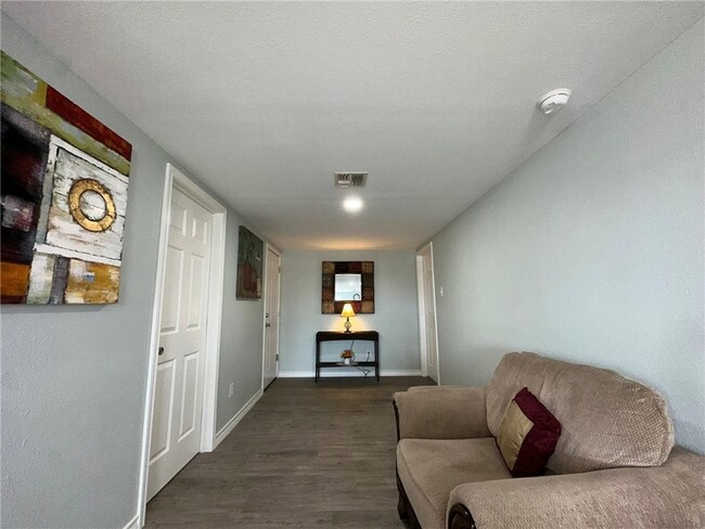 Building Photo - 201 Volpe Cir