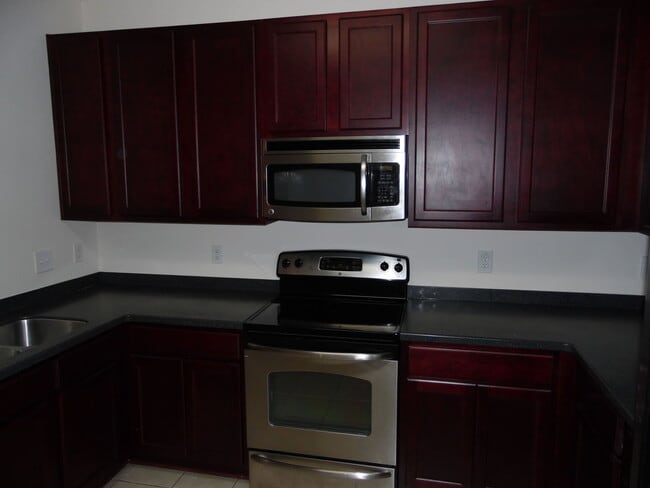 Building Photo - Very nice 3/2 at Southside and JTB