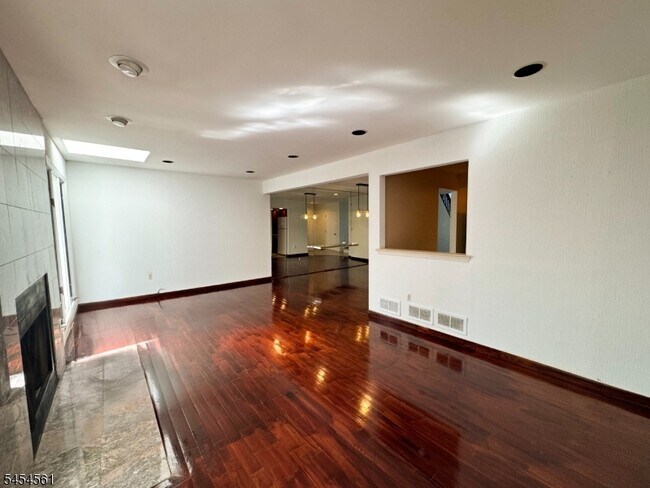 Building Photo - 15 Averell Dr