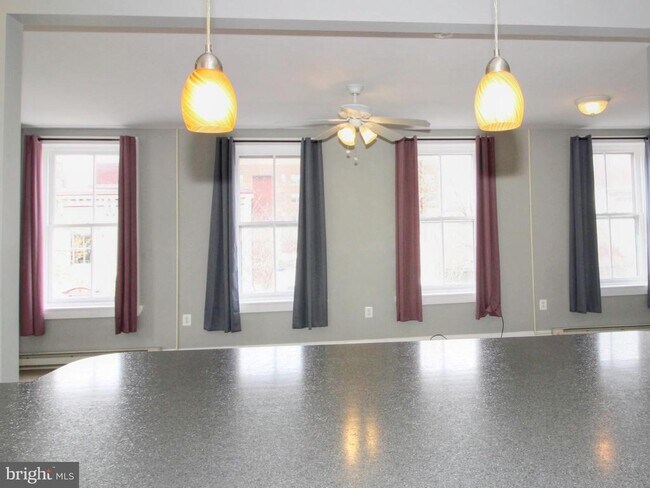 Building Photo - 22 N Market St