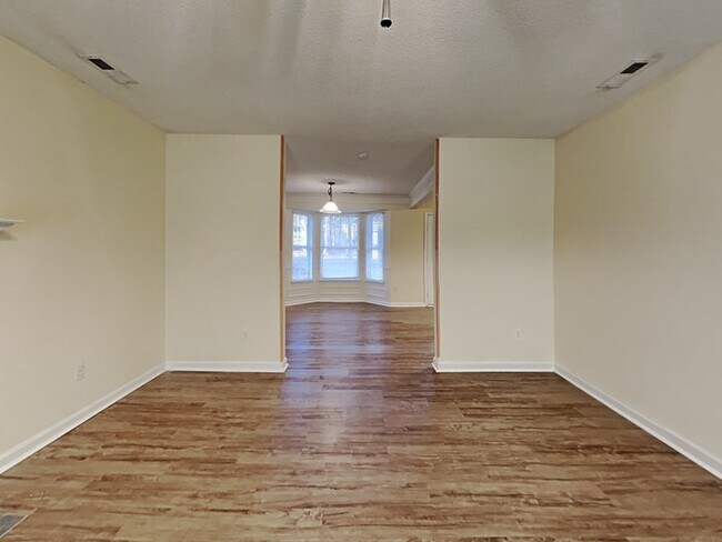 Building Photo - Sign today for FREE RENT! 4BR/2.5BA home i...