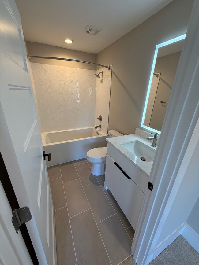 Building Photo - LUXURY Rooftop Terrace Townhome Uptown CLT **ONE MONTH FREE WITH A 13 MONTH LEASE**