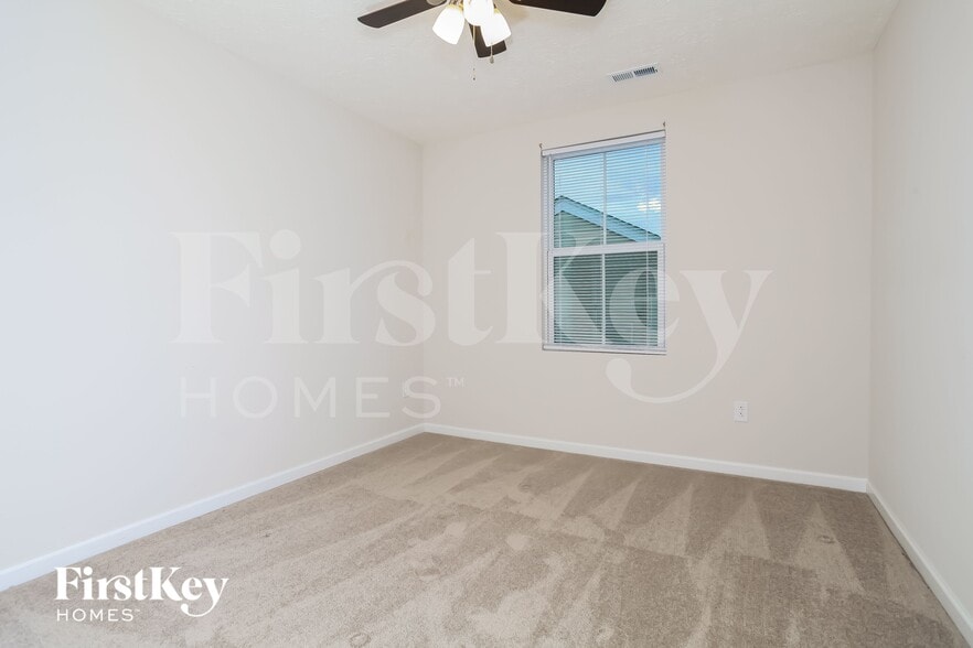 Building Photo - 1952 Lake Crest Dr