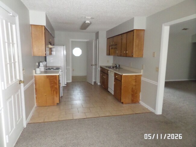Building Photo - 631 Windhaven Dr