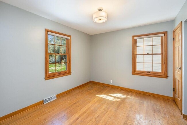 Building Photo - 4750 N Elkhart Ave