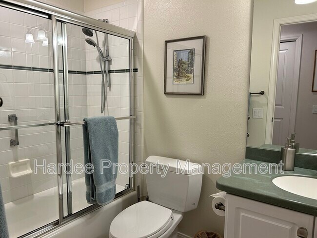 Building Photo - 830 E Riverpark Ln