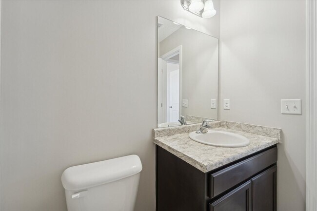 Building Photo - AVAILABLE NOW! (Pet Friendly)