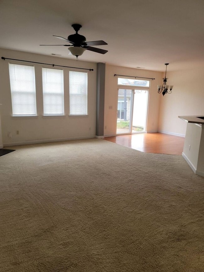 Building Photo - Nice Townhome off Providence Rd/485 South