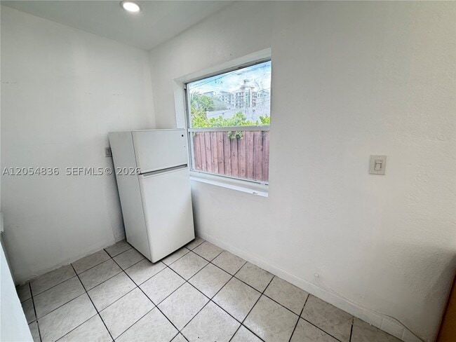 Building Photo - 2041 jackson 4