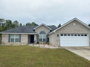 Building Photo - COMING EARLY MAY 2026! (Pet Friendly)