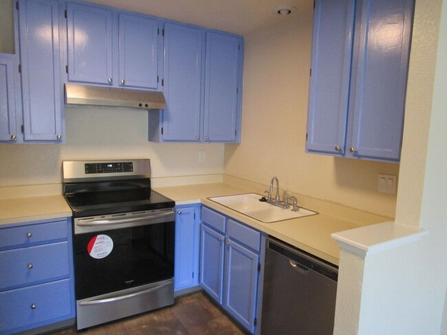 Building Photo - 151 Glenwood
