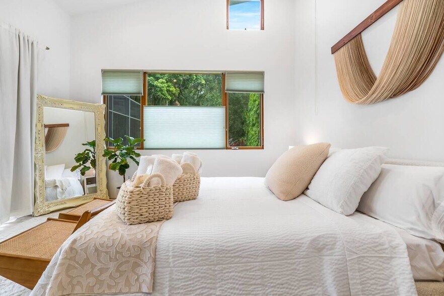 Building Photo - 587 47th St