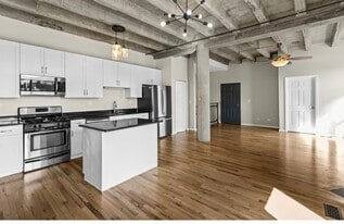 Building Photo - 809 E 40th St