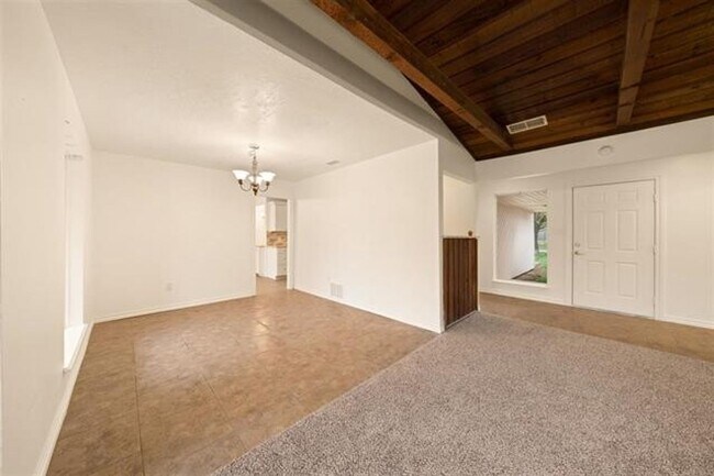 Building Photo - Lovely Eastside Home