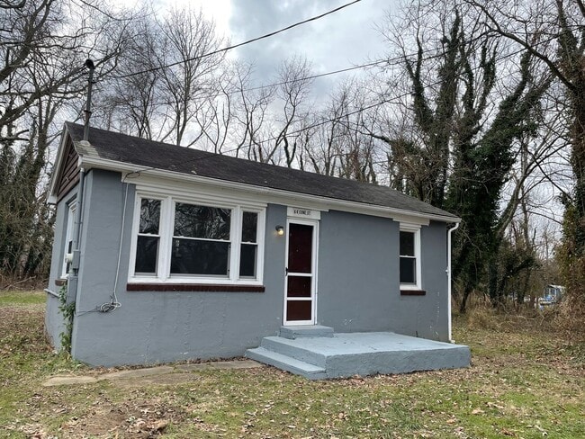 Primary Photo - Adorable 1 bedroom House FOR RENT in Bridg...