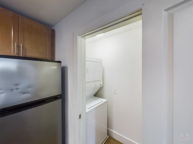 Building Photo - 711 W 32nd St