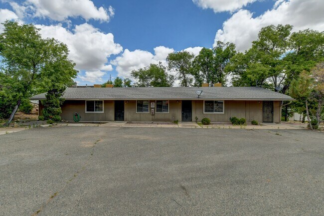 Building Photo - 638 2nd St