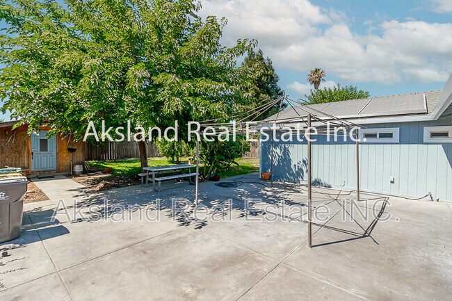 Building Photo - 726 Milestone Dr
