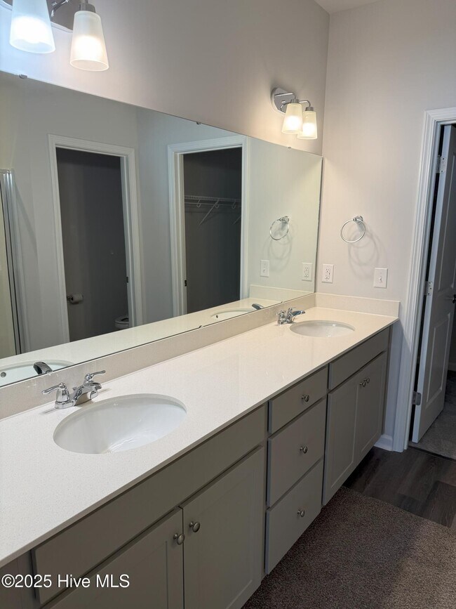 Building Photo - 241 Arnette Dr