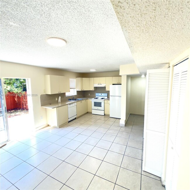 Building Photo - 451 NE 136th St