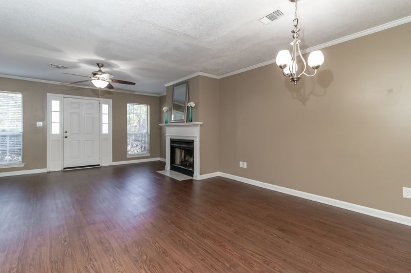 Building Photo - 2018 Briar Ct
