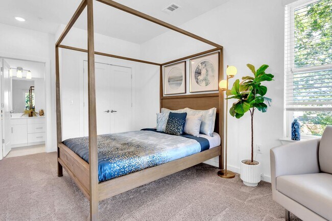 Building Photo - STUNNING MIDTOWN 2BED 2BATH