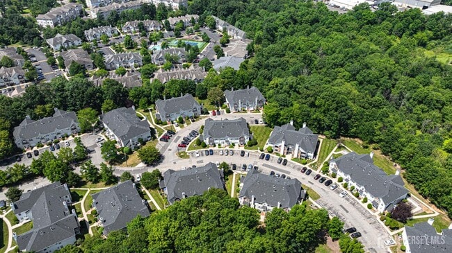 Building Photo - 230 Vasser Dr